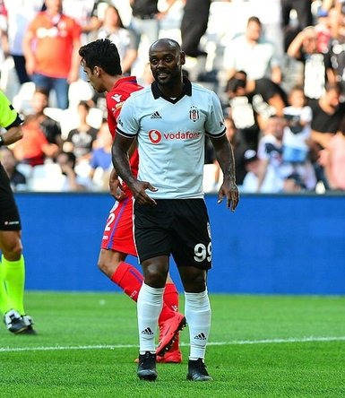 Vodafone Park’ta Vagner Love ve Mustafa Pektemek’e tepki