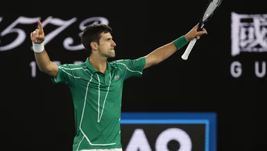 Djokovic finalde Thiem'i 5 sette devirdi