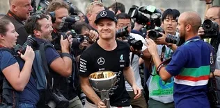 Hamilton’la arayı açıyor