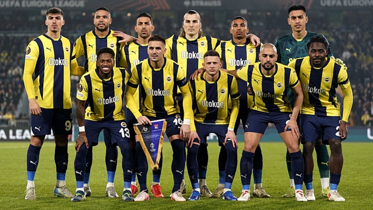 TRANSFER HABERİ: Fenerbahçe'de şok karar! Lisansı askıya alınacak TRANSFER HABERİ: Fenerbahçe'de şok karar! Lisansı askıya alınacak