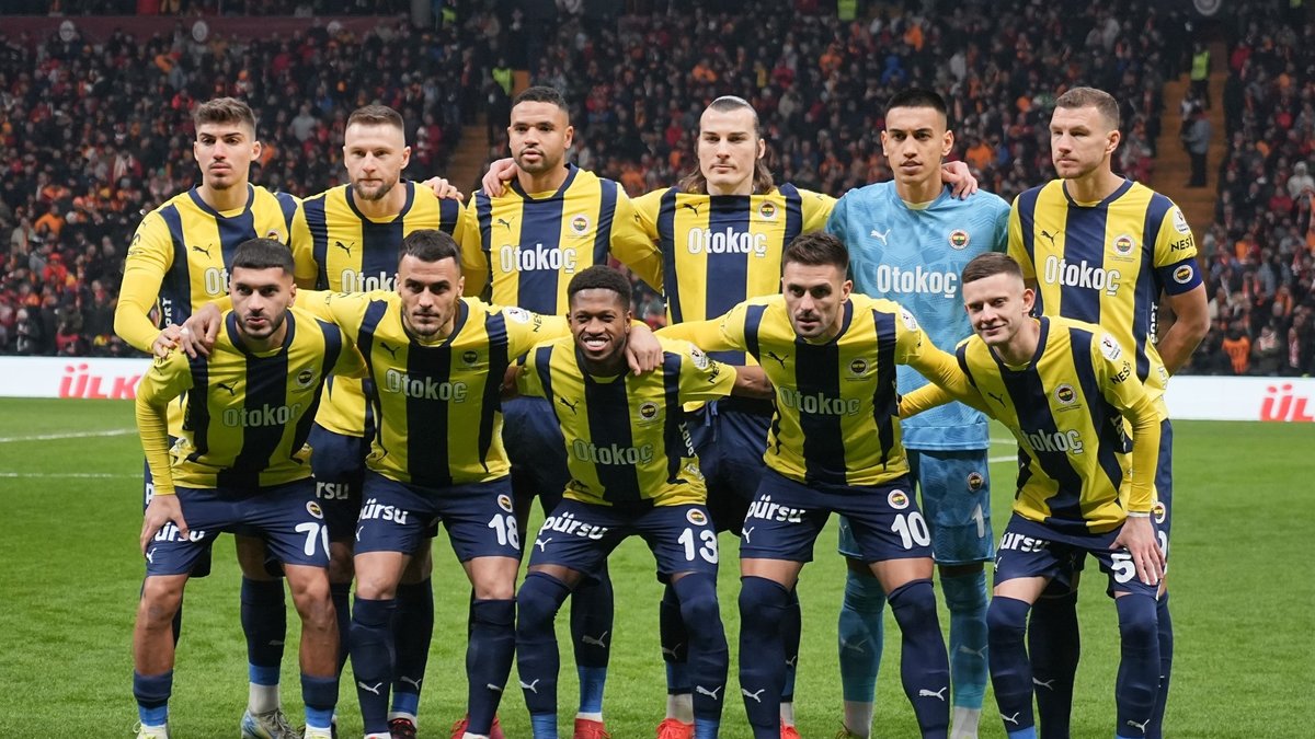 Fenerbahçe'de iç transferde sıcak gelişme! Maaşına zam yapılacak Fenerbahçe'de iç transferde sıcak gelişme! Maaşına zam yapılacak