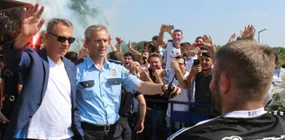 Hava alanında coşkulu karşılama