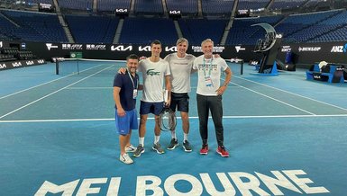 Novak Djokovic Avustralya Açık'taki korttan fotoğraf paylaştı