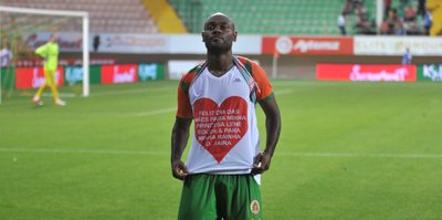 Vagner Love zirveye ‘krallık’ kurdu