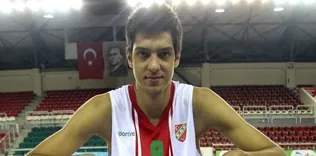 Pınar Karşıyaka’da Egemen devam