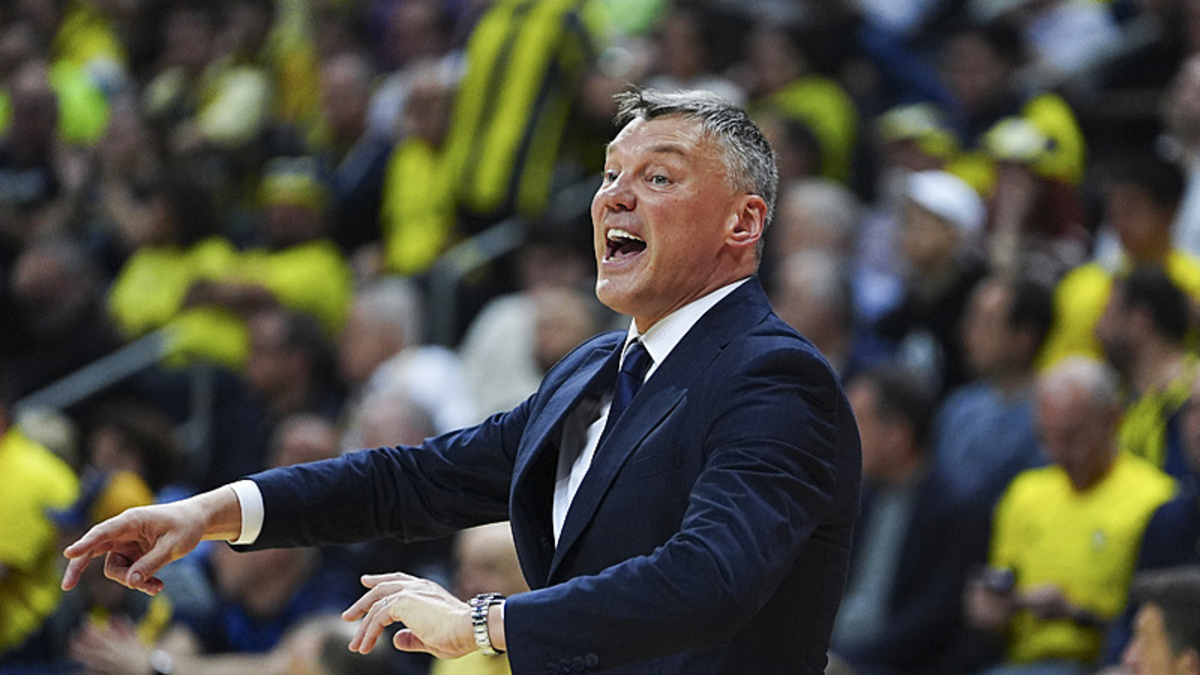 Anadolu Efes ile Fenerbahçe Beko'nun lig maçları ertelendi Anadolu Efes ile Fenerbahçe Beko'nun lig maçları ertelendi