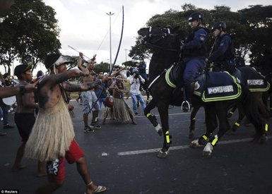 Brezilyalı yerlilerden Dünya Kupası protestosu