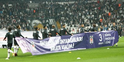 Beşiktaş’tan engellilere pankartlı destek