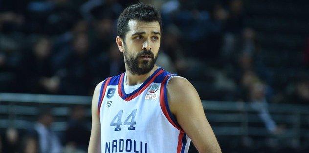 Anadolu Efes'in Hırvat oyuncusu Simon, dijital ortamda taraftarlarla buluştu