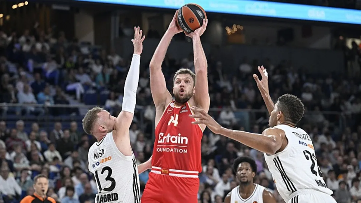THY EuroLeague'de play-off'ların MVP'si Sasha Vezenkov