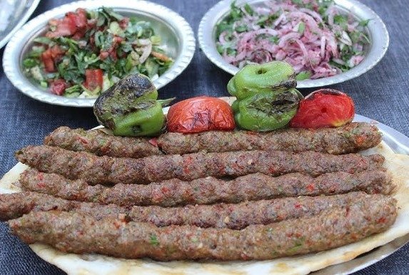 lule-kebabi-evde-lule-kebabi-nasil-yapilir-malzemeleri-ve-puf-noktalari-nedir-1700050764898.jpg
