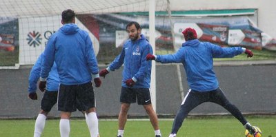 Trabzonspor yağmur altında çalıştı