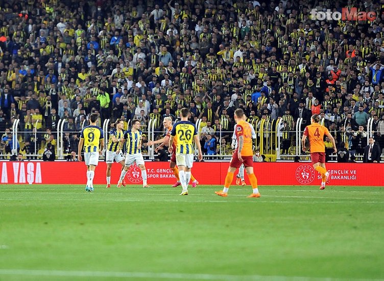 GALATASARAY HABERLERİ - Fenerbahçe derbisinin faturası Patrick Van Aanholt'a kesildi!