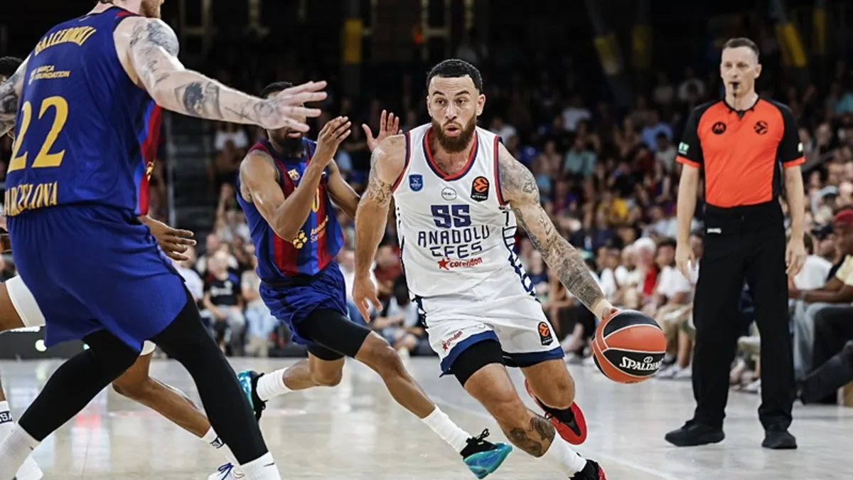 Anadolu Efes, Euroleague'e Barcelona mağlubiyetiyle başladı