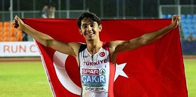 Fenerbahçeli sporcu Batuhan Çakır üç adım uzun atlamada altın aldı