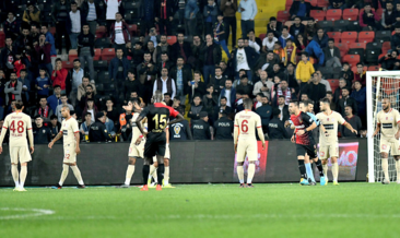 Yola 3-5-2 ile devam