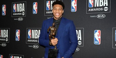 NBA'de sezonun MVP'si Giannis Antetokounmpo NBA'de sezonun MVP'si Giannis Antetokounmpo