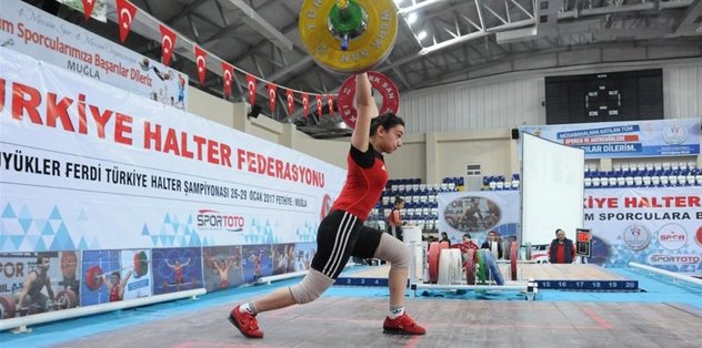Dünya Gençler Halter Şampiyonası'nda Nuray Levent 3 bronz madalya kazandı