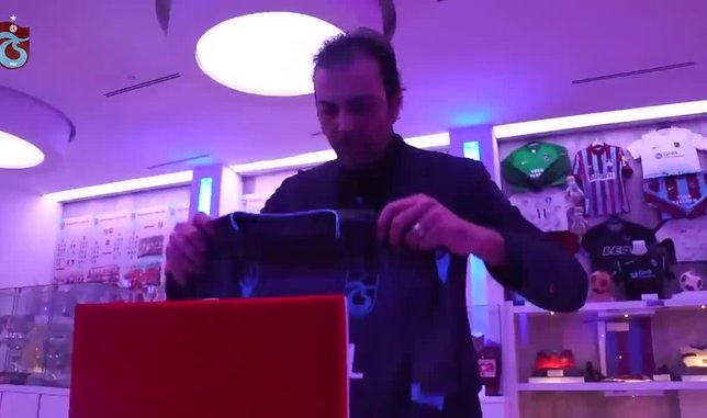 Trabzospor Yusuf Yazıcı'nın 97 numaralı formasını emekli etti