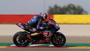 Toprak Razgatlıoğlu İtalya'da zirveye çıktı