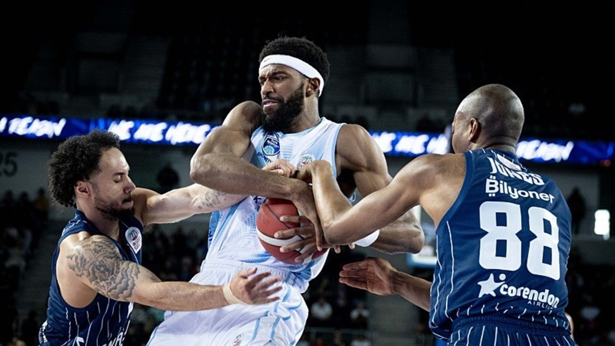 Anadolu Efes 2-0'la yarı finale yükseldi!
