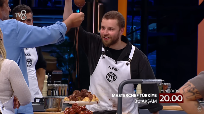 masterchef-kaptanlik-oyununu-kim-kazandi-7-ekim-2024-masterchef-mavi-ve-kirmizi-takim-kaptanlari-1730100065074.png