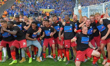 FC Köln ve SC Paderborn Bundesliga'ya yükseldi