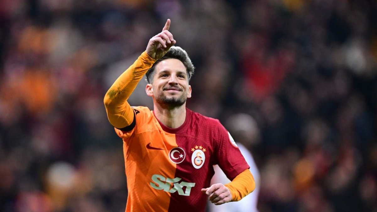 Galatasaray yeni Mertens'ini buldu! Okan Buruk keyiften dört köşe
