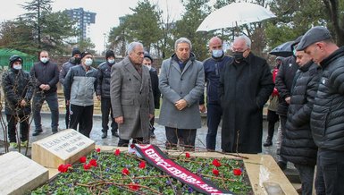 İlhan Cavcav vefatının 5. yıl dönümünde kabri başında anıldı