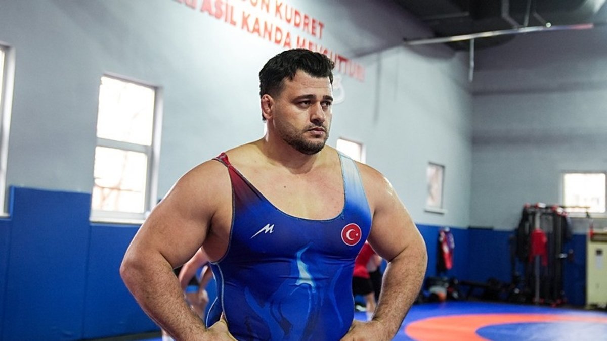 Milli güreşçimiz Rıza Kayaalp Avrupa Şampiyonası'nda finalde!