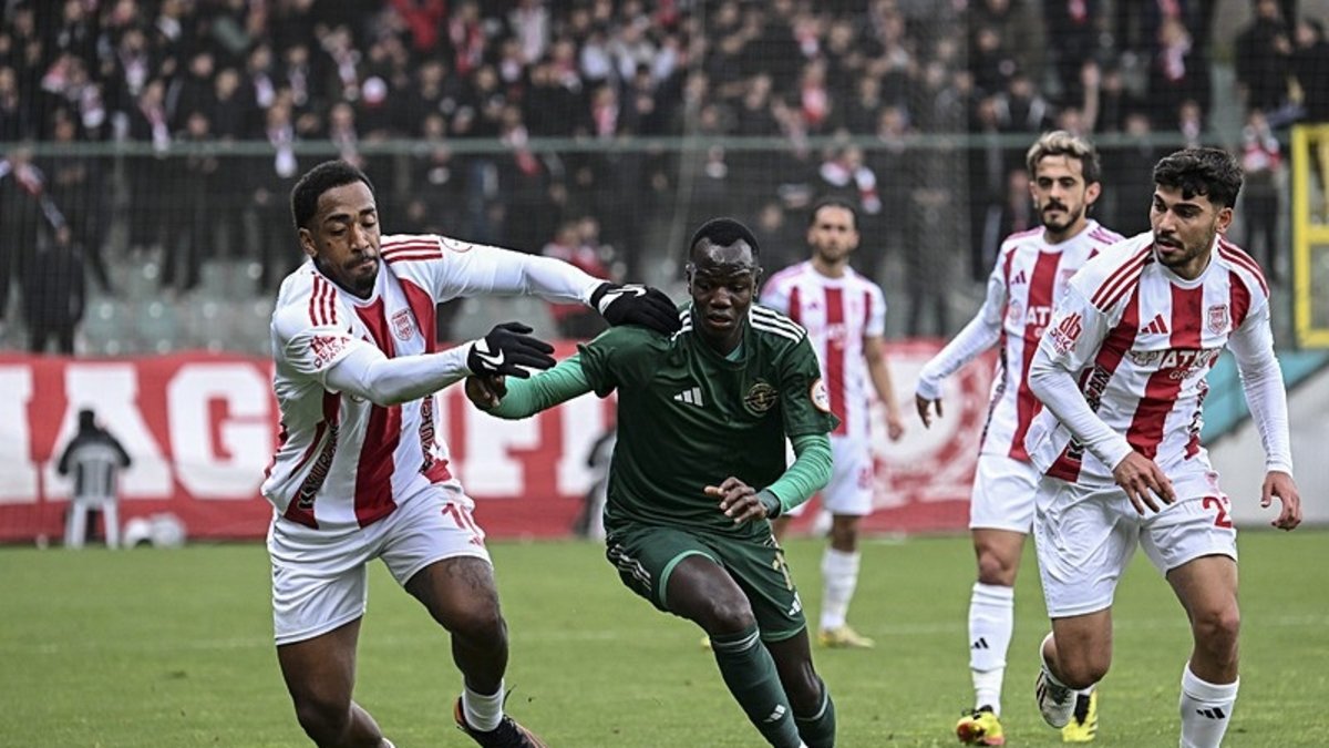Esenler Erokspor Süper Lig şansını play-off turuna bıraktı!