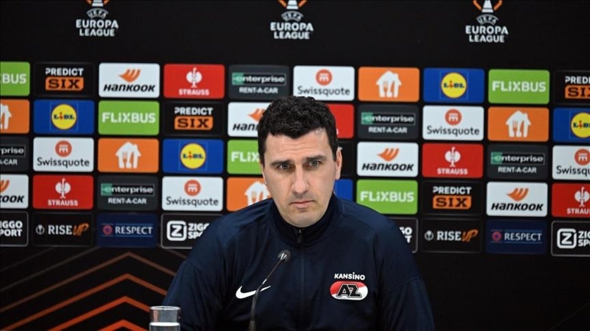 Az Alkmaar Teknik Direktörü Martens'ten Galatasaray yorumu Az Alkmaar Teknik Direktörü Martens'ten Galatasaray yorumu