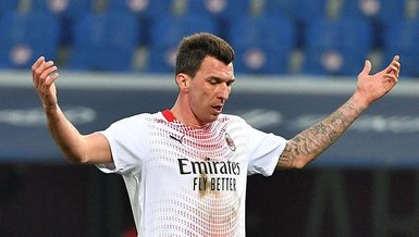 Hırvat golcü Mario Mandzukic Milan'dan ayrıldı