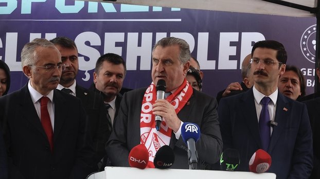 Bakan Bak'tan Bolu'ya stadyum sözü!