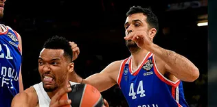 Simon iki yıl daha Efes’te