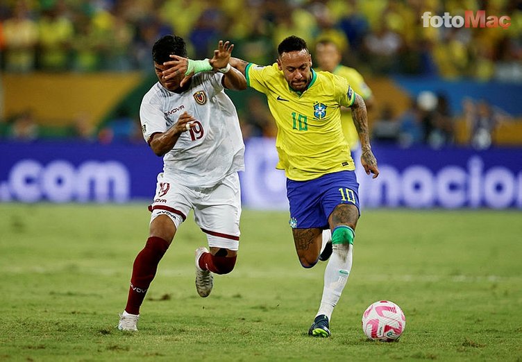 Brezilya-Venezuela maçında Neymar'ın kafasına patlamış mısır kutusu attılar!