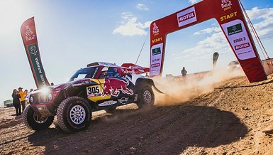 Dakar Rallisi’nde Carlos Sainz liderliğe yükseldi