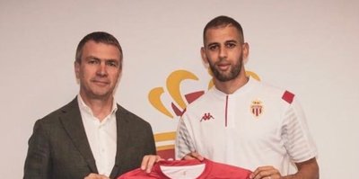 Slimani ilk maçında ağları sarstı