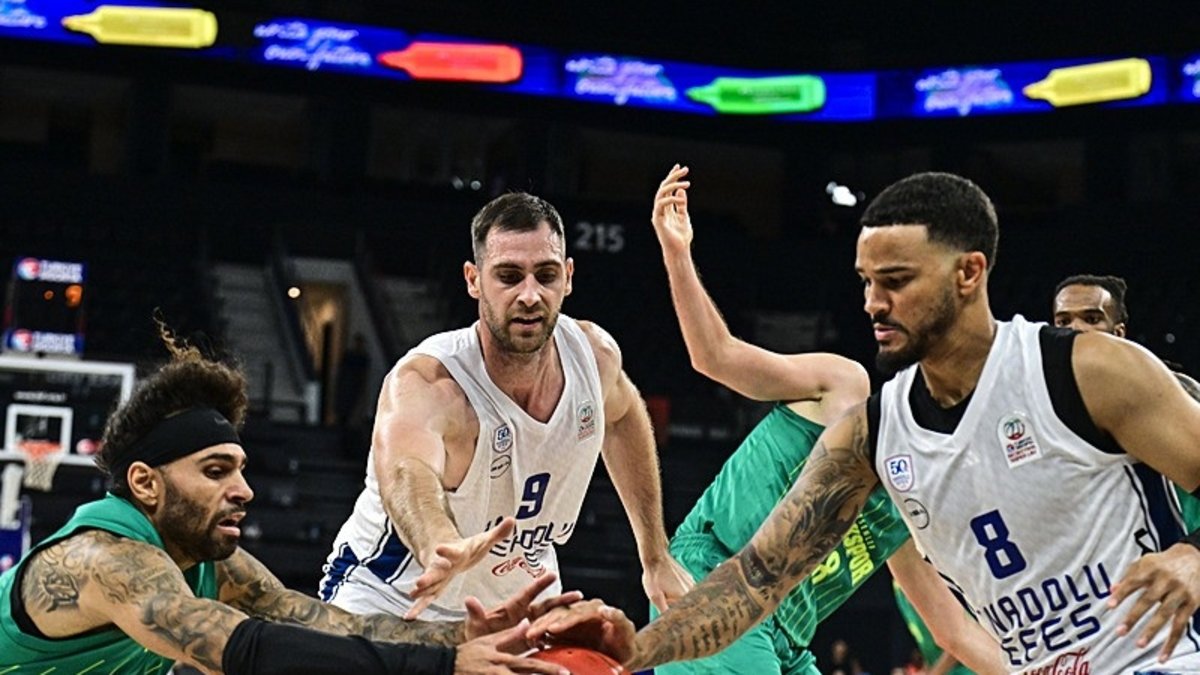 Anadolu Efes'te Georgios Papagiannis şoku! Sakatlığı... Anadolu Efes'te Georgios Papagiannis şoku! Sakatlığı...