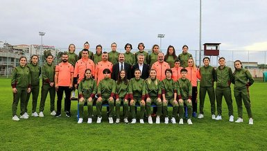 TRABZONSPOR HABERİ - Başkan Ahmet Ağaoğlu kadın futbol takımını ziyaret etti (TS spor haberi)