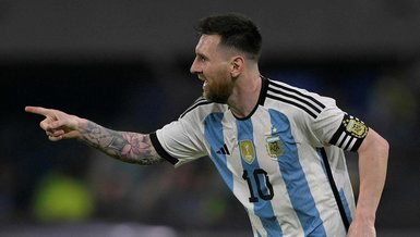 Lionel Messi Arjantin formasıyla "100'ler kulübü"ne girdi