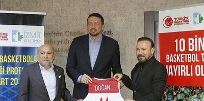 Türkoğlu, İzmit'te 10 bin basketbol topu dağıttı