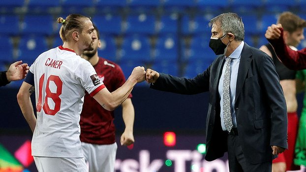Fenerbahçeli Caner Erkin’den imalı beğeni!