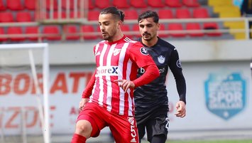 Tuzla evinde tek atıp 3 aldı!