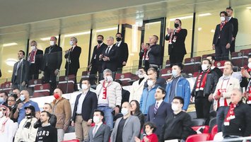 Nihat Özdemir yalnız bırakmadı