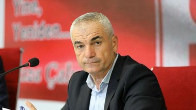 Son dakika spor haberi: Sivasspor Rıza Çalımbay ile 1 yıllık anlaşma sağladı