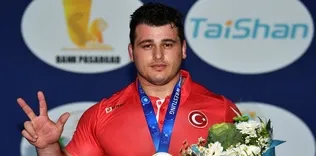 3. kez Dünya Şampiyonu oldu