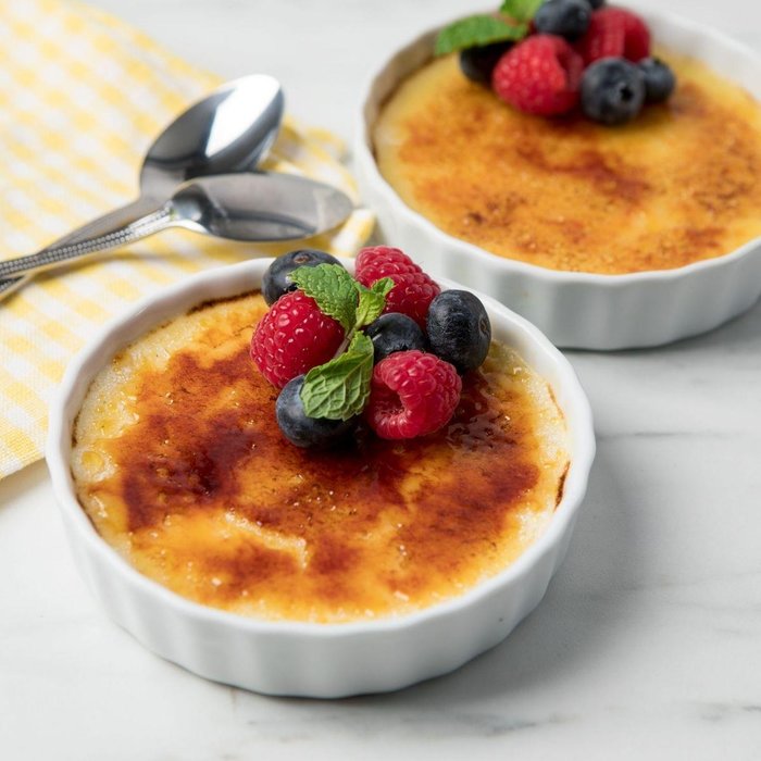 krem-brule-tarifi-creme-brulee-nasil-yapilir-krem-brule-malzemeleri-yapilisi-ve-puf-noktalari-1668501217680.jpeg