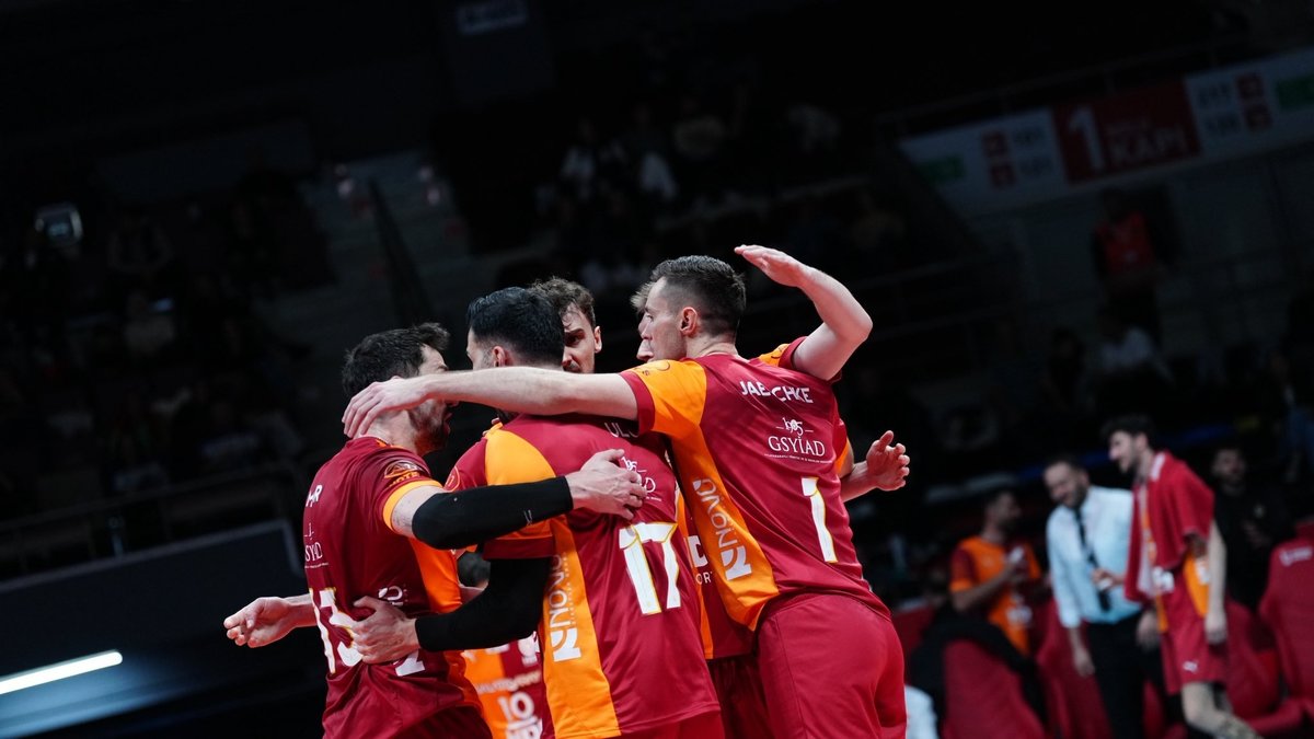 Galatasaray HDI Sigorta Halbank'ı deplasmanda yenerek seride 1-0 öne geçti!