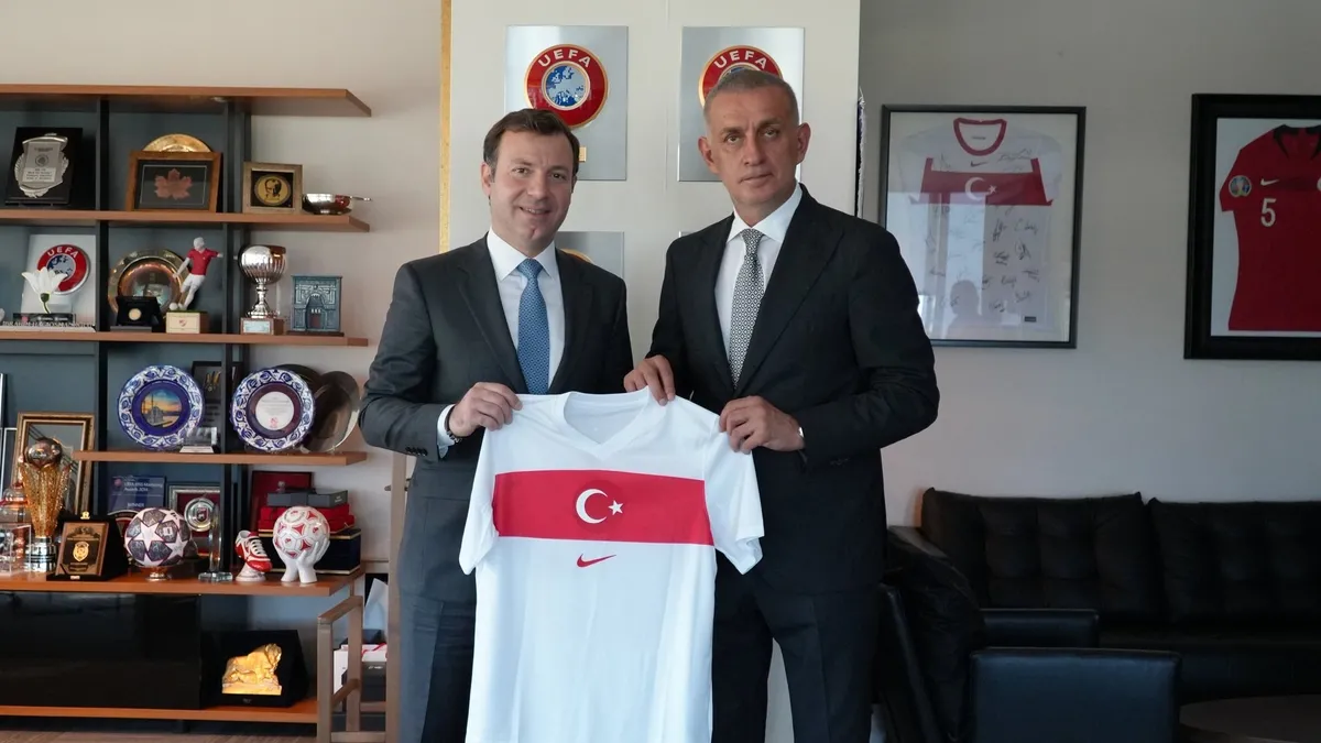 FIFA'dan TFF Başkanı İbrahim Hacıosmanoğlu'na ziyaret